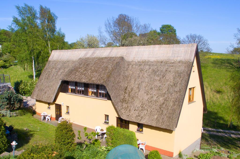 Ferien Unterm Reetdach In Gohren Hotel Goehren  Buitenkant foto