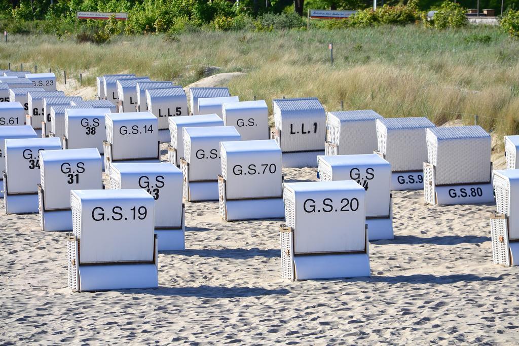 Ferien Unterm Reetdach In Gohren Hotel Goehren  Buitenkant foto