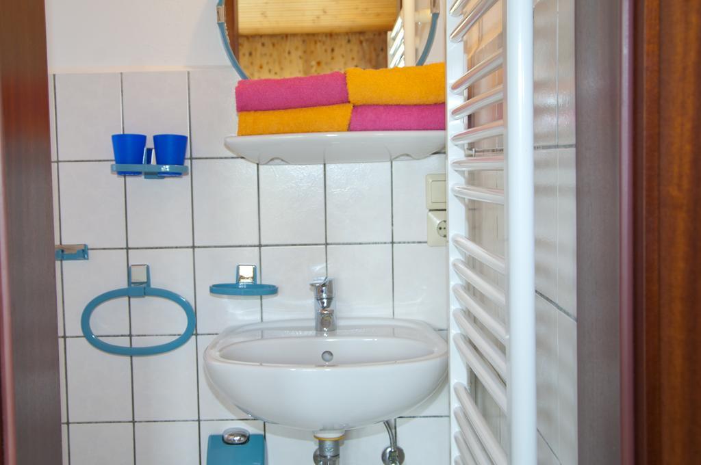 Ferien Unterm Reetdach In Gohren Hotel Goehren  Buitenkant foto