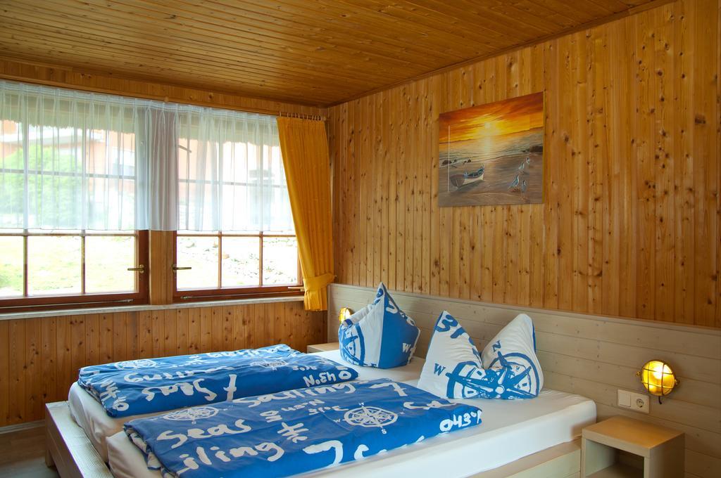 Ferien Unterm Reetdach In Gohren Hotel Goehren  Buitenkant foto