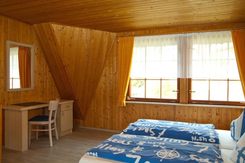 Ferien Unterm Reetdach In Gohren Hotel Goehren  Buitenkant foto