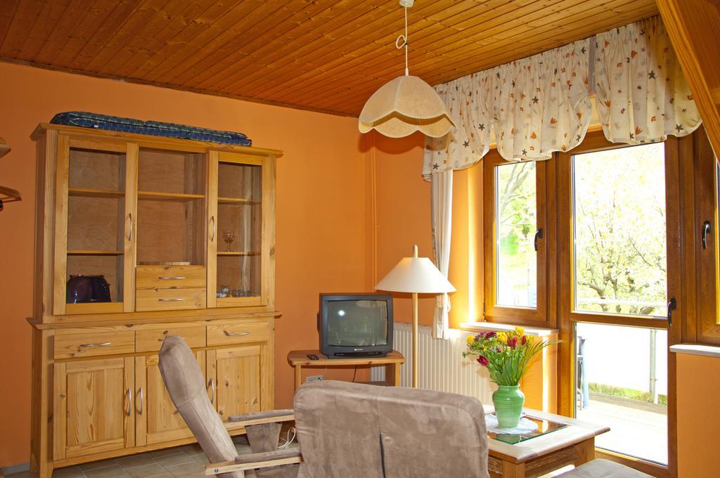 Ferien Unterm Reetdach In Gohren Hotel Goehren  Buitenkant foto