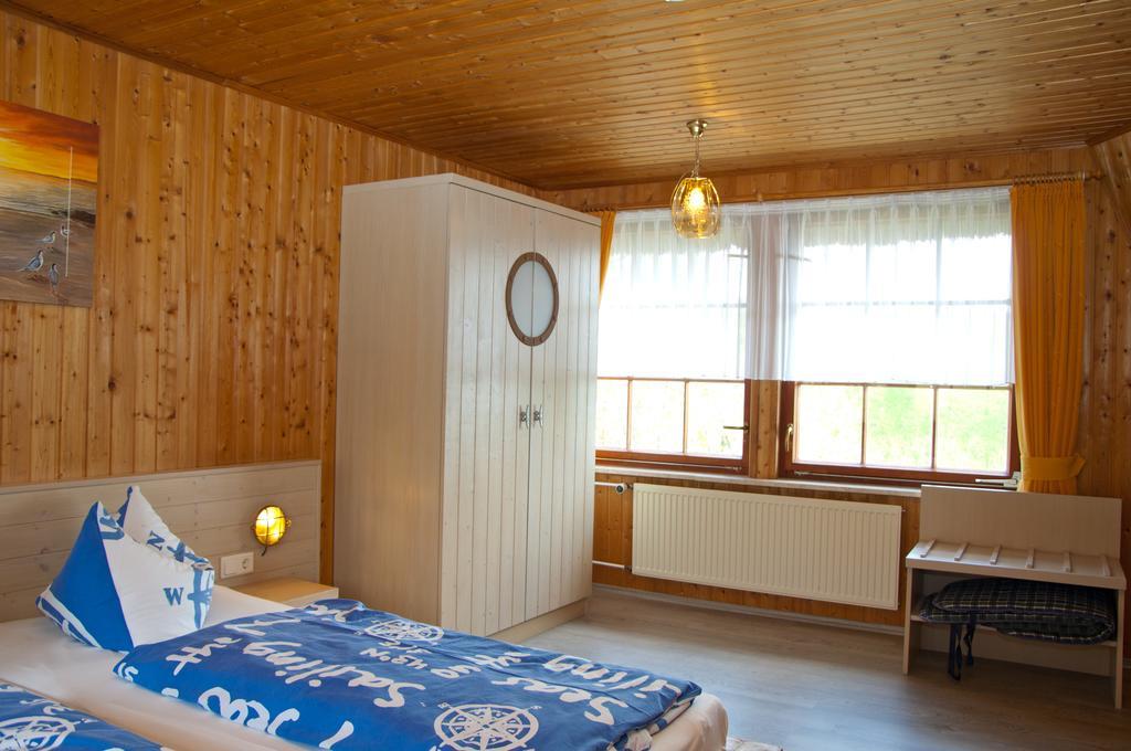 Ferien Unterm Reetdach In Gohren Hotel Goehren  Buitenkant foto