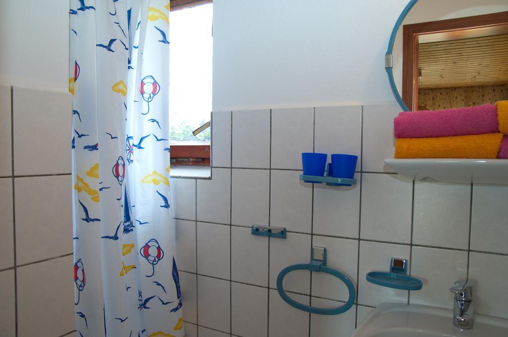 Ferien Unterm Reetdach In Gohren Hotel Goehren  Buitenkant foto