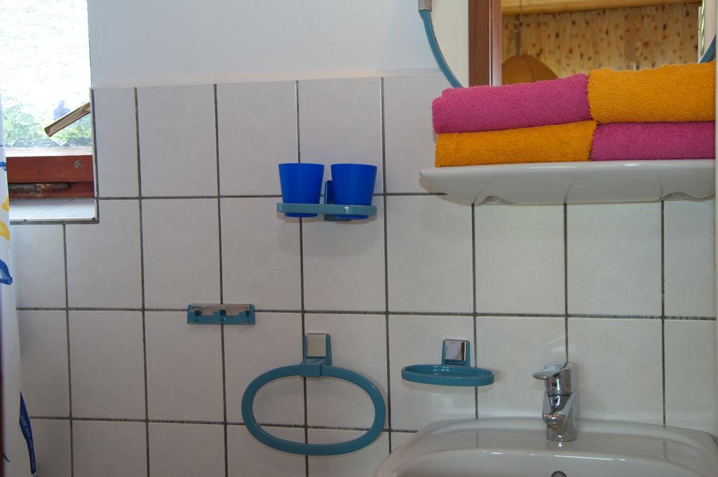 Ferien Unterm Reetdach In Gohren Hotel Goehren  Buitenkant foto