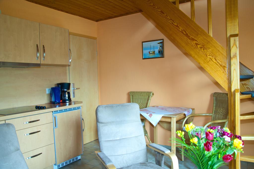 Ferien Unterm Reetdach In Gohren Hotel Goehren  Buitenkant foto