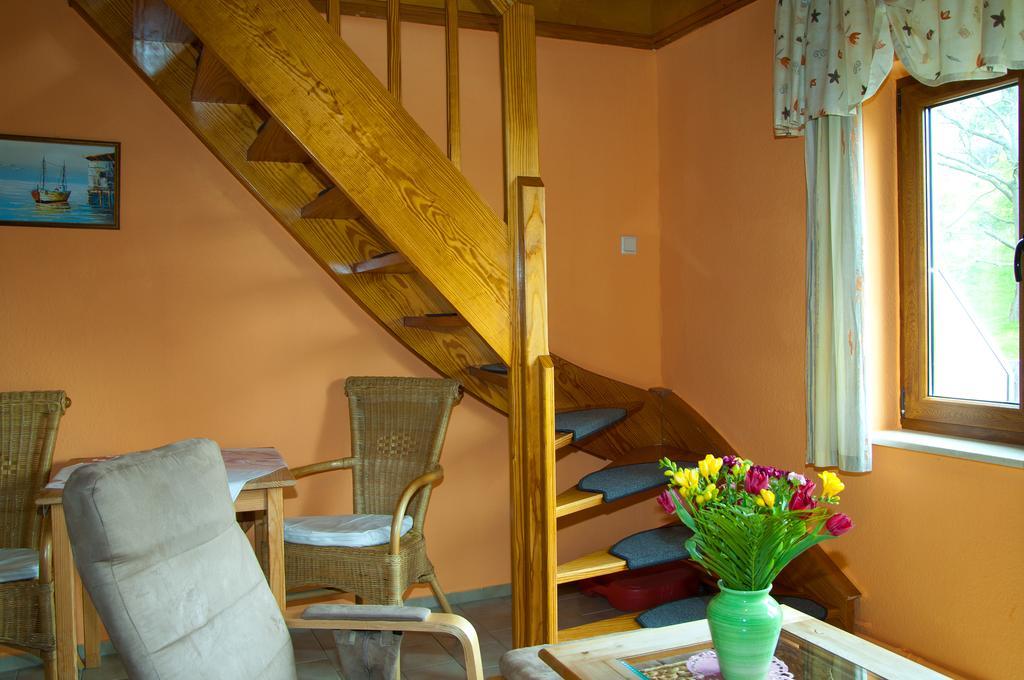 Ferien Unterm Reetdach In Gohren Hotel Goehren  Buitenkant foto