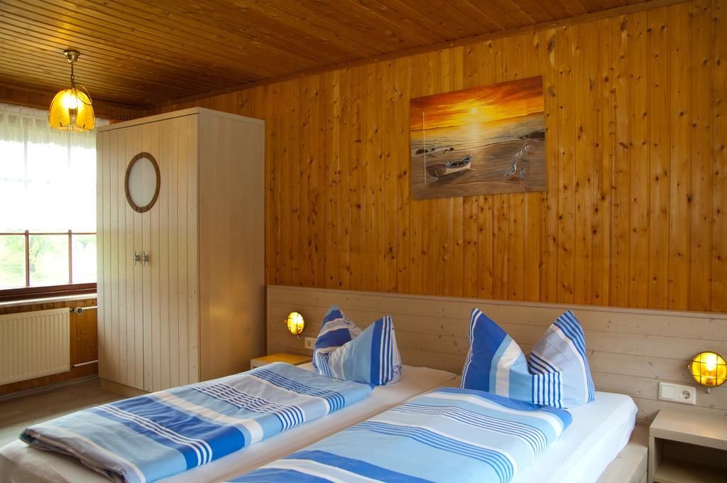 Ferien Unterm Reetdach In Gohren Hotel Goehren  Buitenkant foto