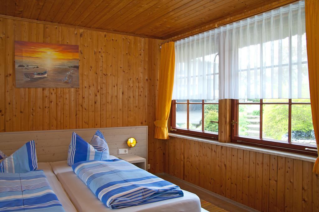 Ferien Unterm Reetdach In Gohren Hotel Goehren  Buitenkant foto