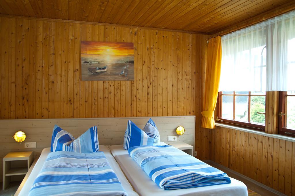 Ferien Unterm Reetdach In Gohren Hotel Goehren  Buitenkant foto