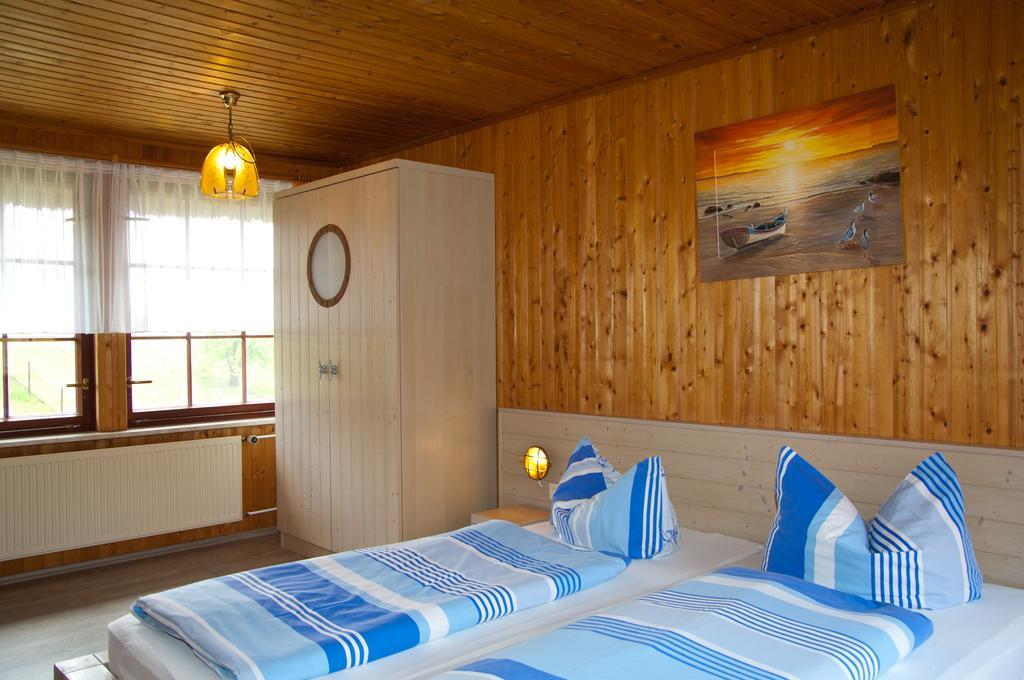 Ferien Unterm Reetdach In Gohren Hotel Goehren  Buitenkant foto