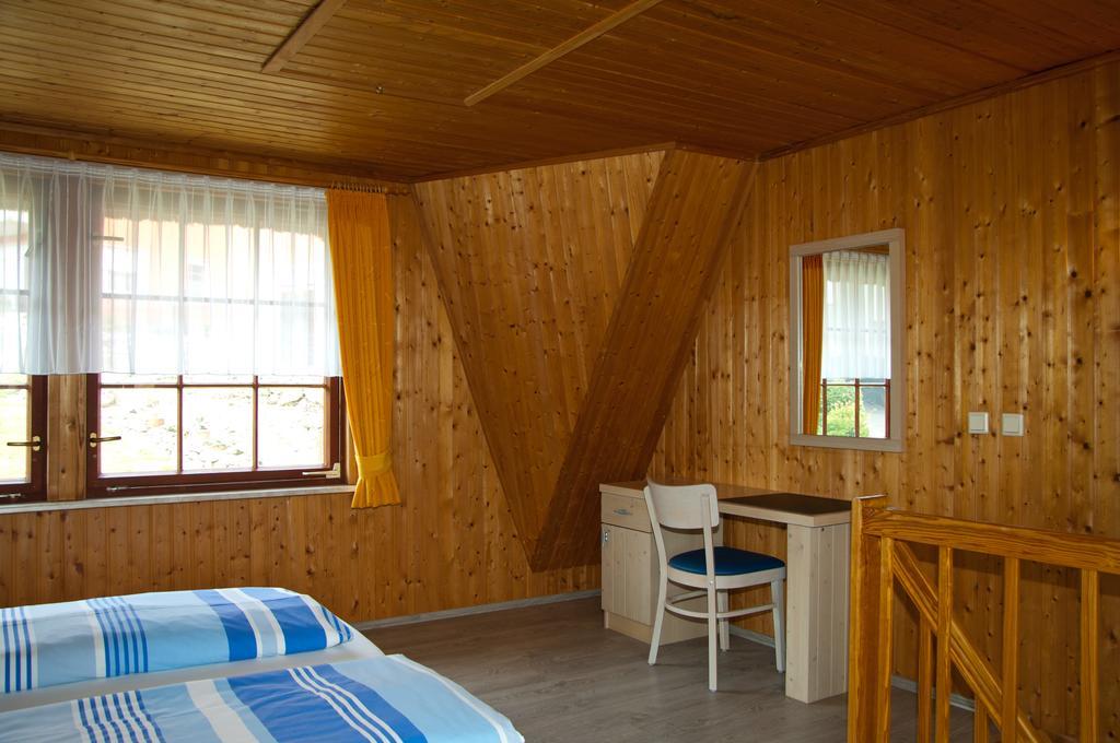 Ferien Unterm Reetdach In Gohren Hotel Goehren  Buitenkant foto