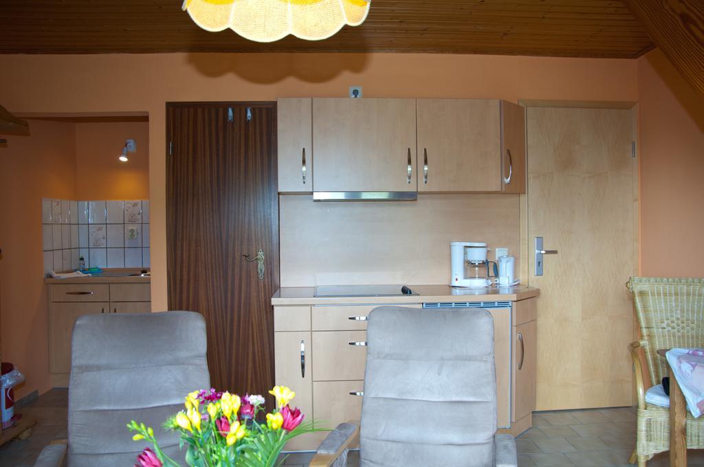Ferien Unterm Reetdach In Gohren Hotel Goehren  Buitenkant foto