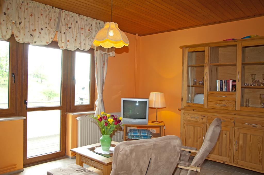 Ferien Unterm Reetdach In Gohren Hotel Goehren  Buitenkant foto
