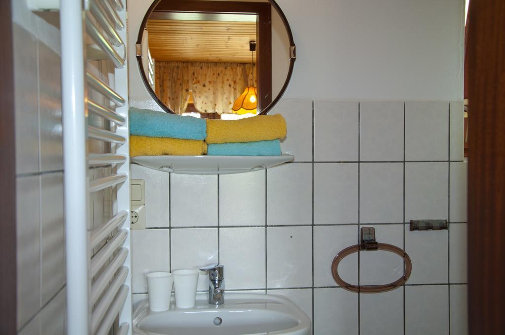Ferien Unterm Reetdach In Gohren Hotel Goehren  Buitenkant foto