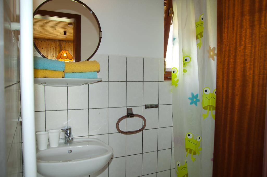 Ferien Unterm Reetdach In Gohren Hotel Goehren  Buitenkant foto