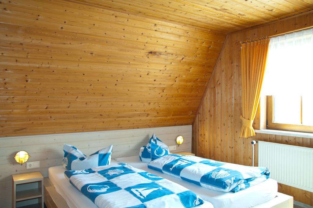 Ferien Unterm Reetdach In Gohren Hotel Goehren  Buitenkant foto