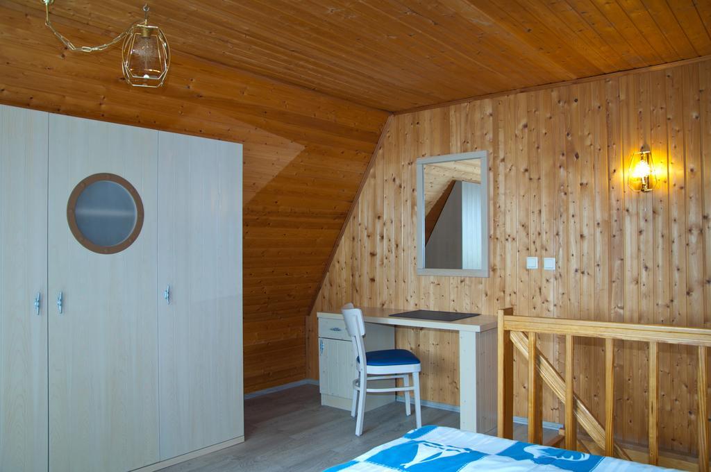 Ferien Unterm Reetdach In Gohren Hotel Goehren  Buitenkant foto