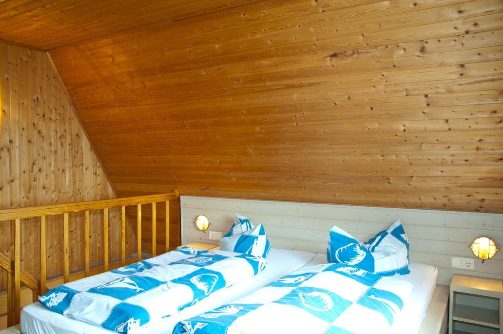 Ferien Unterm Reetdach In Gohren Hotel Goehren  Buitenkant foto