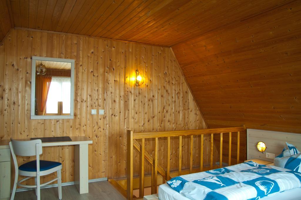 Ferien Unterm Reetdach In Gohren Hotel Goehren  Buitenkant foto