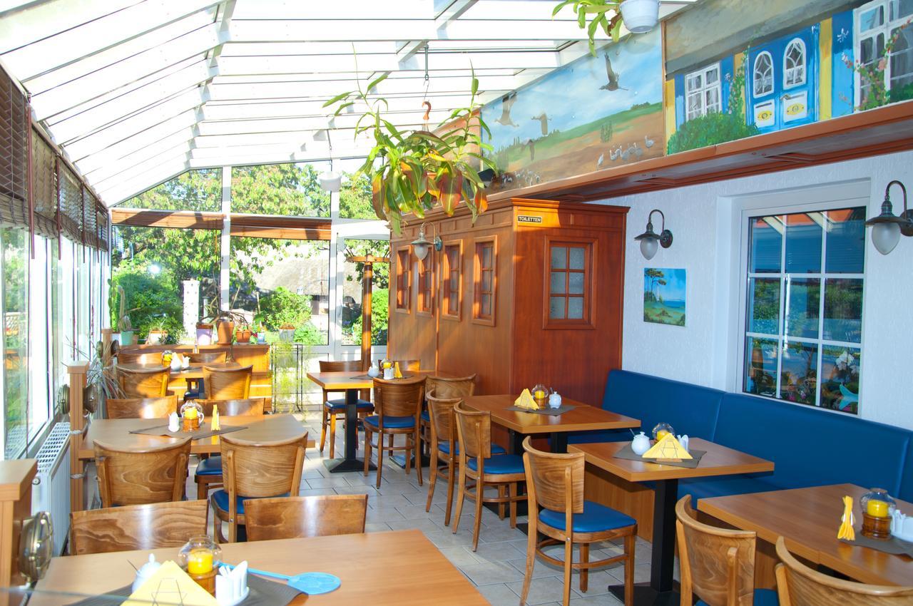 Ferien Unterm Reetdach In Gohren Hotel Goehren  Buitenkant foto